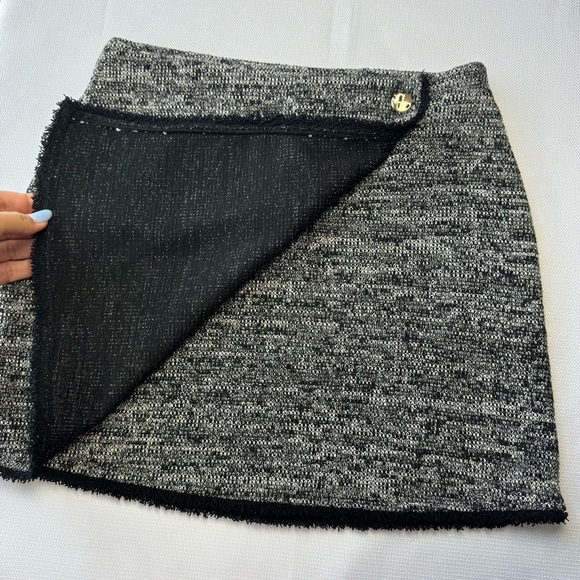 NWT Zara Black and Gray Tweed Mini Skirt with gold buttons size S - Picture 10 of 13